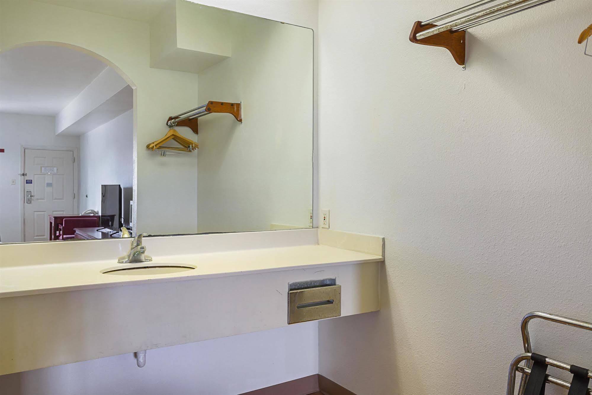 Island Inn By Oyo Galveston Beach, Tx Extérieur photo